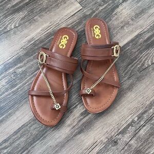 GBG Los Angeles Tan Sandals with Gold Chain